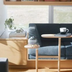 Umbra Swivo Sivupöytä 87,3x35,5x72cm Vaalea Puu -Veke Myymälä 1013759 390 insitu image 3