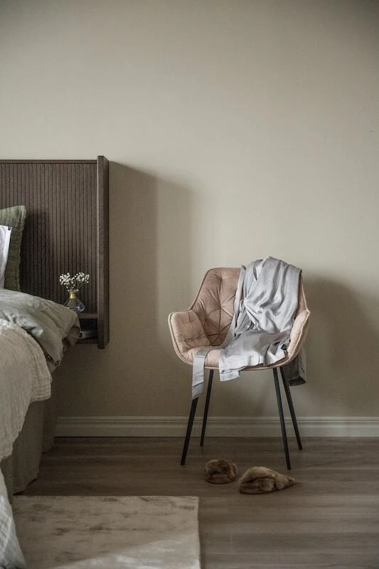 Rowico Gilroy Tuoli Samettiverhoilu Beige/musta 3 Rowico Gilroy Tuoli Samettiverhoilu Beige/musta