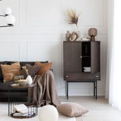 Rowico Clearbrook Kaappi Ruskea Tammi -Veke Myymälä Rowico clearbrook kaappi ruskea 1