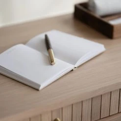 Rowico Haddington Konsolipöytä Valkopesty/musta -Veke Myymälä Rowico haddington konsolipoyta valkopesty miljoo.4