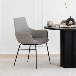 Rowico Lowell Tuoli Kangasverhoiltu Harmaa/musta -Veke Myymälä Rowico lowell nojatuoli kangasverhoiltu harmaa musta