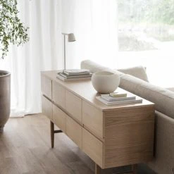 Rowico Moresby Senkki 160x40x75 Cm Valkopesty Tammi -Veke Myymälä Rowico moresby senkki 160x40x75 valkopesty tammi miljoo4