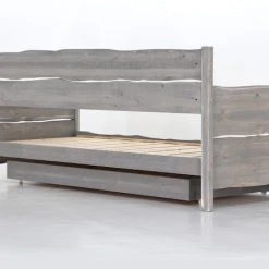 Veke Village Vuodesohvan Runko Ja Vuodevaatelaatikko Harmaa -Veke Myymälä Veke Village laveri vuodevaatelaatikko 3 istuttava harmaa 6 0