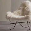 Cuero Design Valhalla Nojatuoli Valkoinen Lampaantalja Pitkä Karva/musta -Veke Myymälä cuero design valhalla wild nojatuoli valkoinen pitka karva