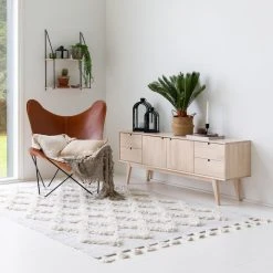 House Nordic Haag Seinähylly Musta/puu -Veke Myymälä house nordic haag seinahylly musta puu 6 web