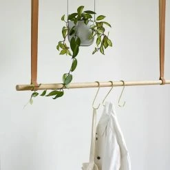 Hübsch Acorn Vaatetanko 120 Cm Nahkahihnoilla, Tammi -Veke Myymälä hubsch ss19 302