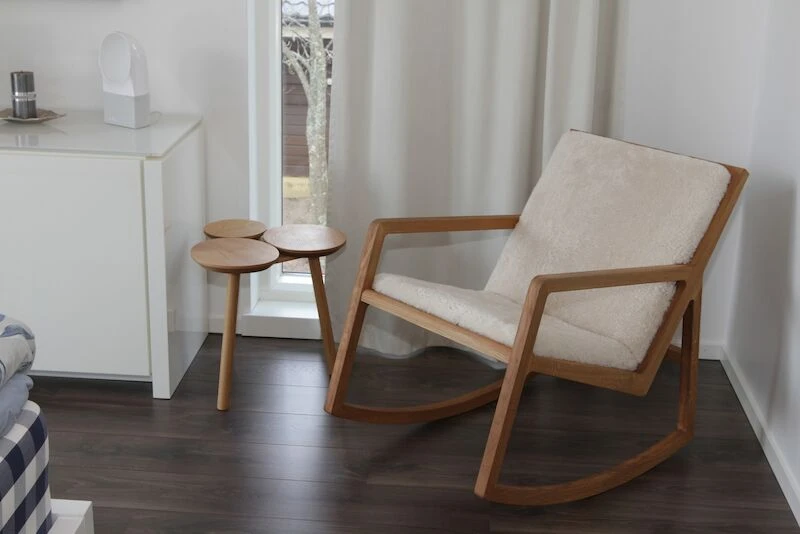 Eimi Lux Keinutuoli Tammi Lido 157 Fudge Pehmusteella 3 Eimi Lux Keinutuoli Tammi Lido 157 Fudge Pehmusteella