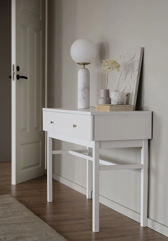 Rowico Lewiston Konsolipöytä 96 Valkoinen/valkoinen 3 Rowico Lewiston Konsolipöytä 96 Valkoinen/valkoinen