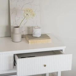 Rowico Lewiston Konsolipöytä 96 Valkoinen/valkoinen 11 Rowico Lewiston Konsolipöytä 96 Valkoinen/valkoinen -Veke Myymälä lewiston konsolipoyta6