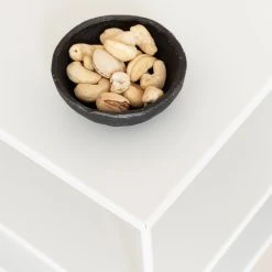 Veke Pino Seinään Kiinnitettävä Yöpöytä Valkoinen -Veke Myymälä pino seinaankiinnitettava yopoyta valkoinen web 2