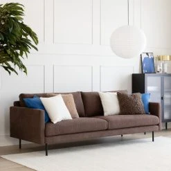 Veke Scandic Copenhagen 3,5-istuttava Sohva Tummanruskea Soro 28, Mustat Jalat -Veke Myymälä scandic copenhagen 35 ist kangasverhoiltu tummanruskea web 15