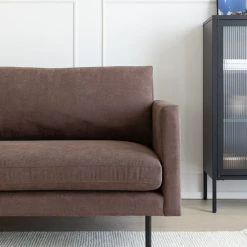 Veke Scandic Copenhagen 3,5-istuttava Sohva Tummanruskea Soro 28, Mustat Jalat -Veke Myymälä scandic copenhagen 35 ist kangasverhoiltu tummanruskea web 21