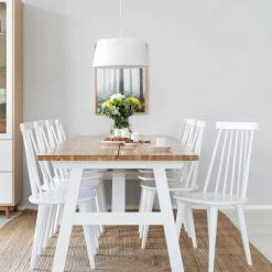 Veke Tuohi-Lotta 8-hengen Ruokailuryhmä Valkoinen/lakattu Tammi -Veke Myymälä tuohi lankkupoyta 240x95 tammi valkoinen lotta pinnatuoli valkoinen 2 web