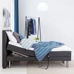 Unia 100 Moottorisänkypaketti 160x200 Cm, 5cm Prof Vm, Metallijalat 13 Unia 100 Moottorisänkypaketti 160x200 Cm, 5cm Prof Vm, Metallijalat -Veke Myymälä unia 100 moottorisankypaketti 160x200 sivusta